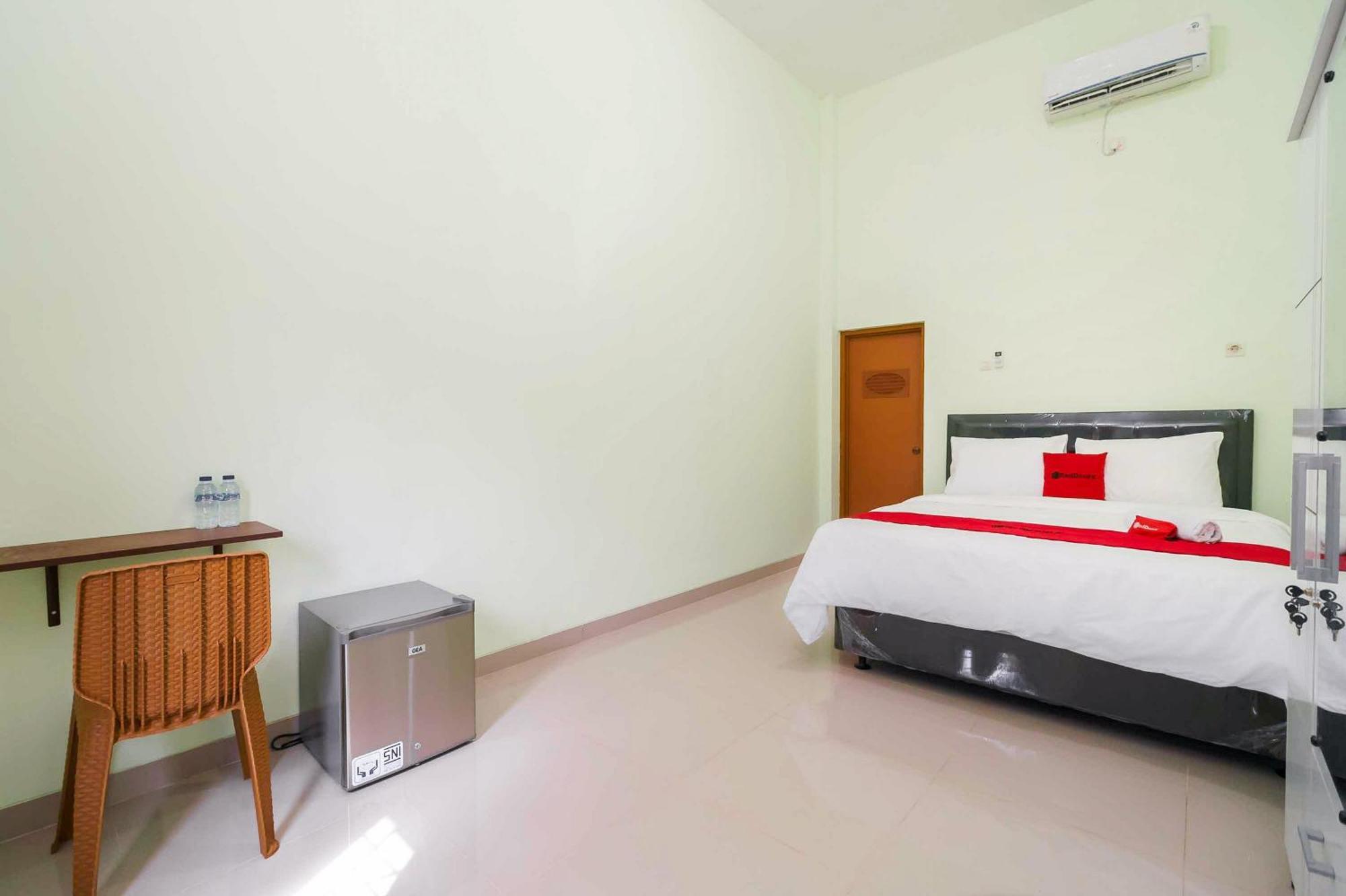 فندق Reddoorz Syariah Near Rsud Dr Hm Rabain Muaraenim المظهر الخارجي الصورة