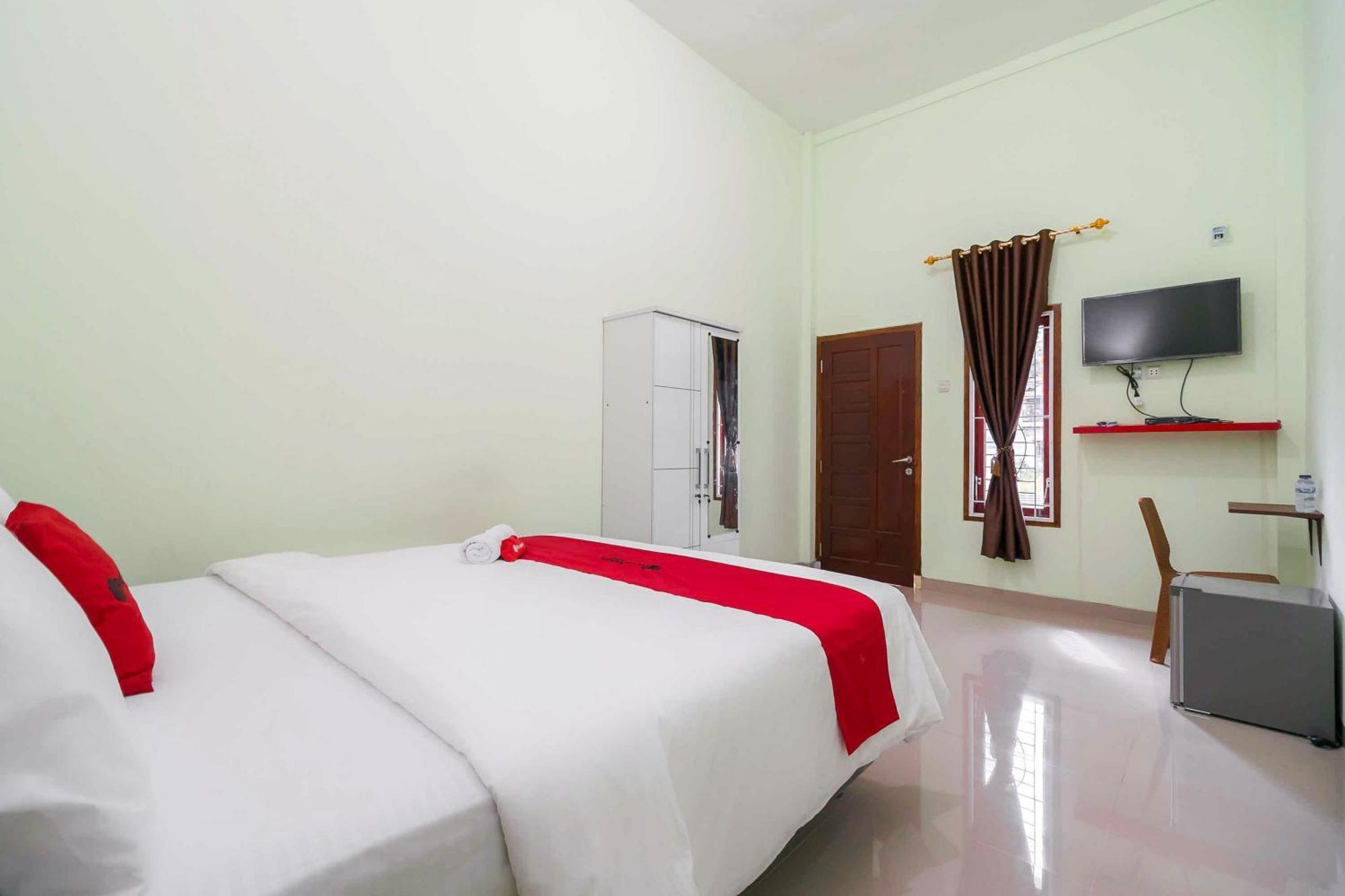 فندق Reddoorz Syariah Near Rsud Dr Hm Rabain Muaraenim المظهر الخارجي الصورة