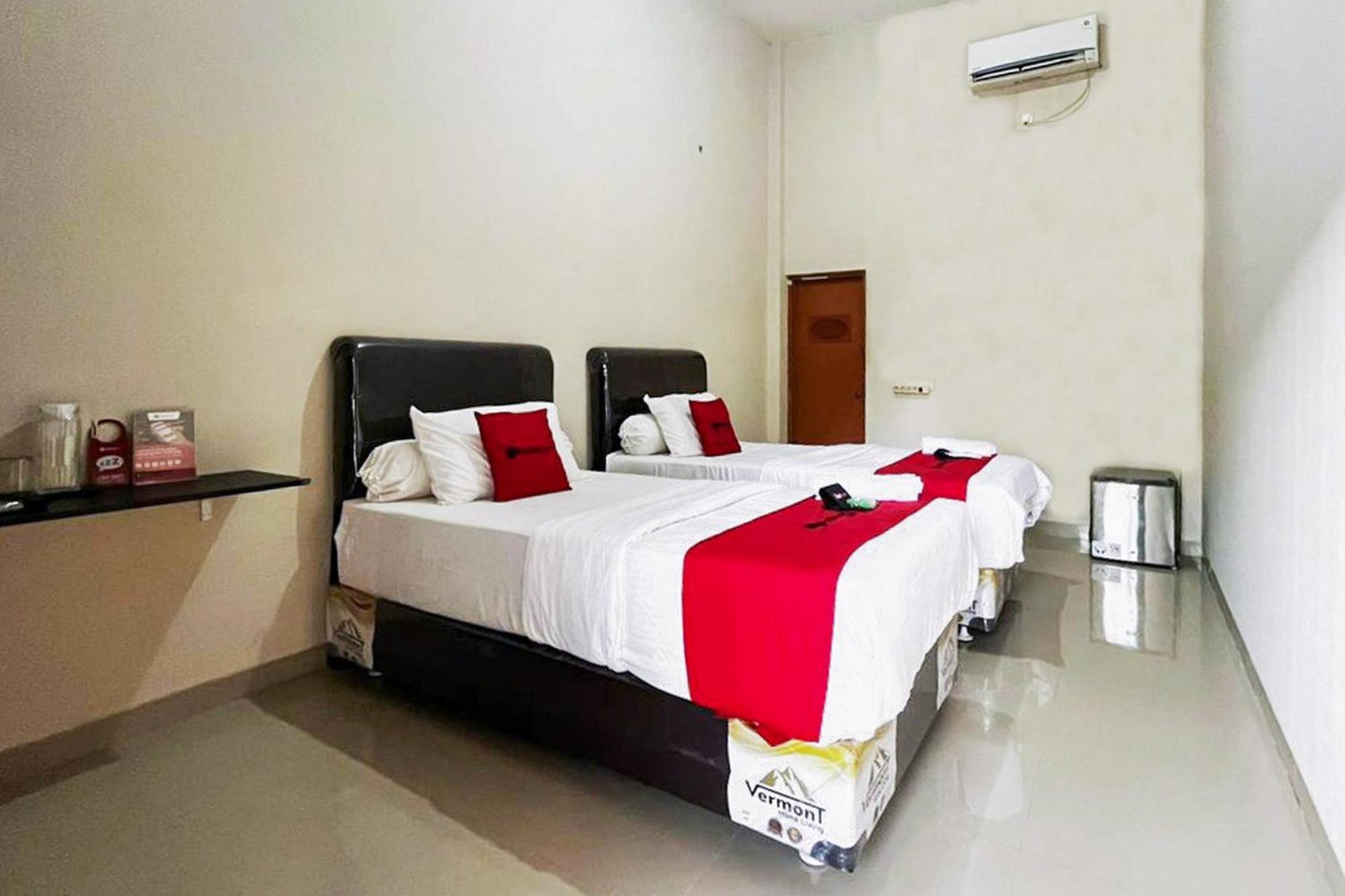 فندق Reddoorz Syariah Near Rsud Dr Hm Rabain Muaraenim المظهر الخارجي الصورة