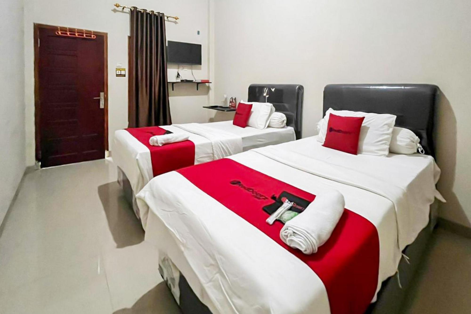 فندق Reddoorz Syariah Near Rsud Dr Hm Rabain Muaraenim المظهر الخارجي الصورة