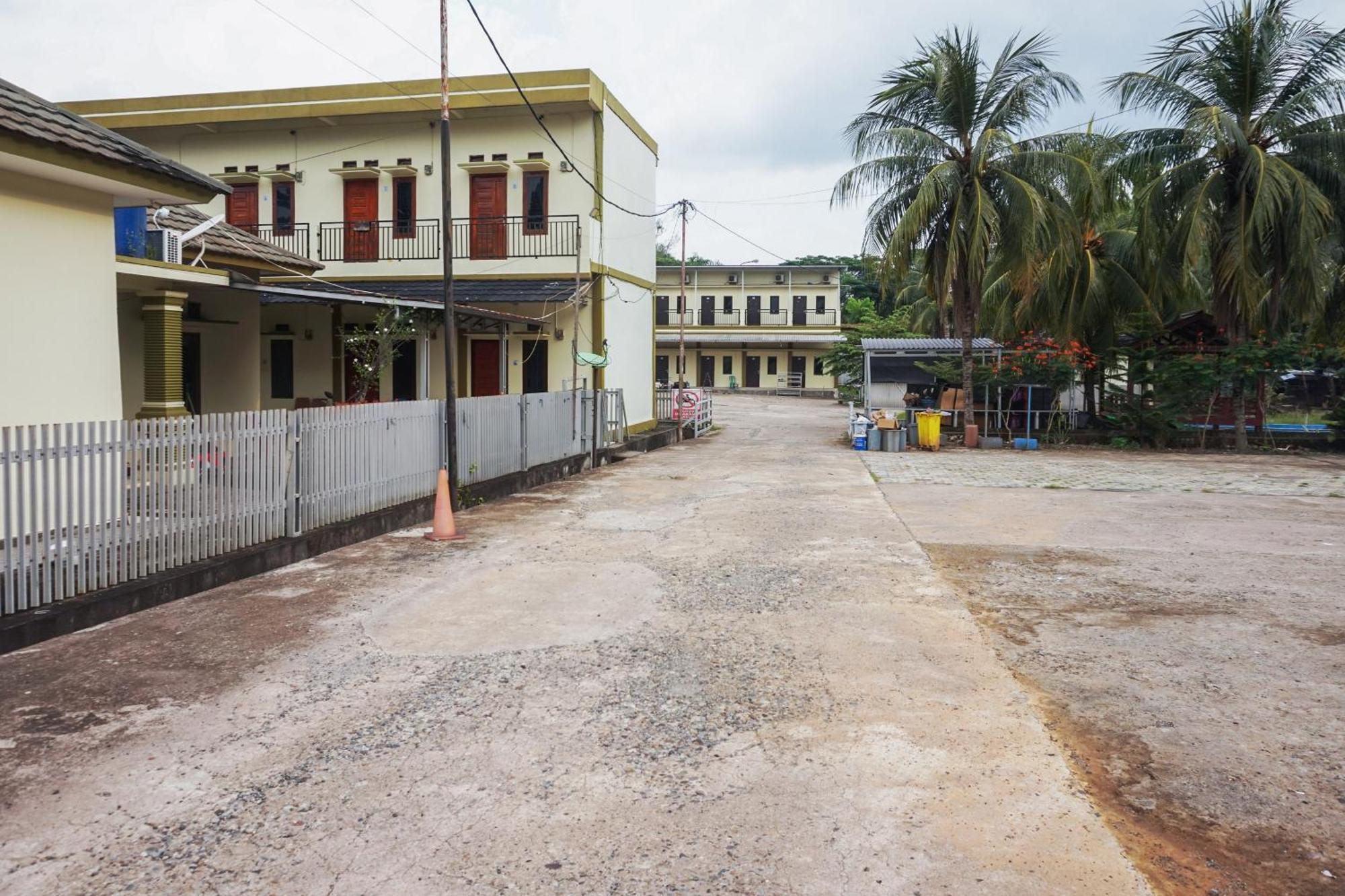 فندق Reddoorz Syariah Near Rsud Dr Hm Rabain Muaraenim المظهر الخارجي الصورة